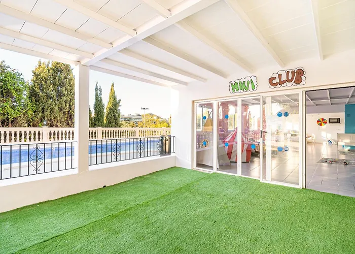 Aparthotel Holiday Center Santa Ponça