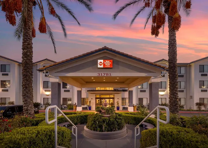 Best Western Plus Lake Elsinore Inn & Suites