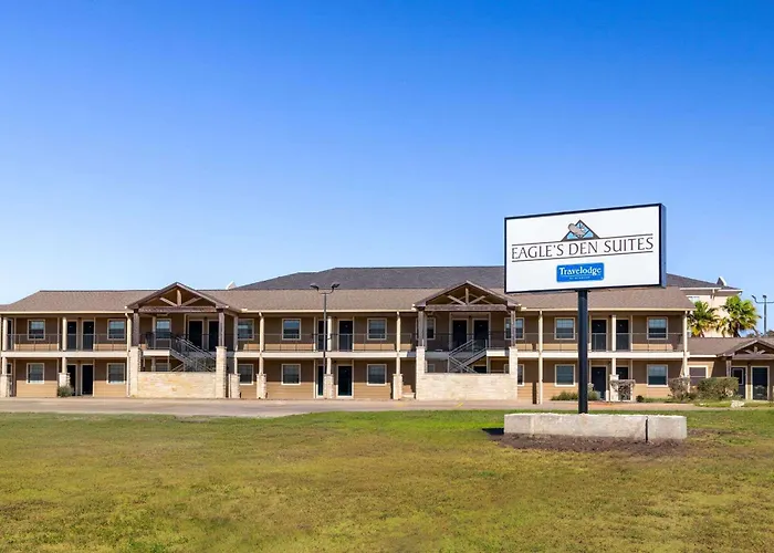 Eagle'S Den Suites Kenedy A Travelodge By Wyndham