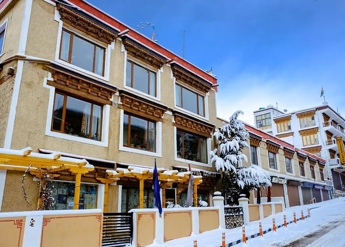 Hotel Lingzi - At The Mall Road & Newly Renovated Leh