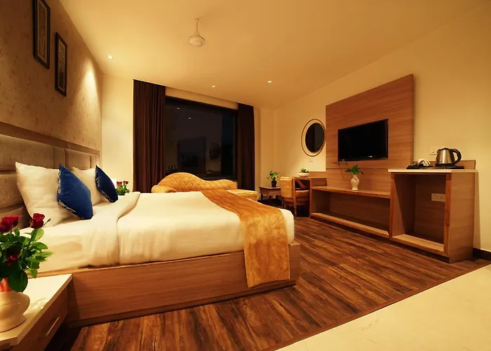 Treehouse London Street Amritsar Hotel