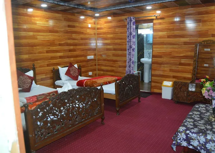 Heritage New Moon Premium Houseboat Srinagar 