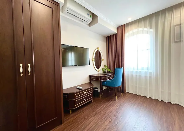 RuBy Queen Ha Long Hotel