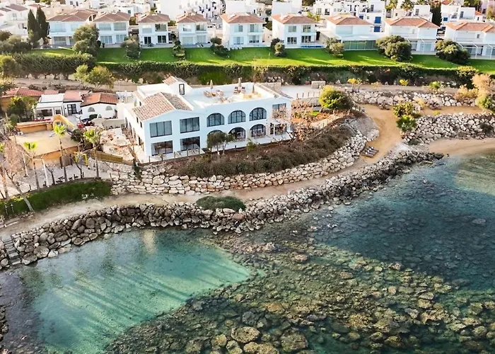 Sirena Bay Beach House And Luxury Suites Protaras