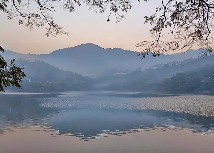 Happy Owls Lakeside Lodge Bhimtal