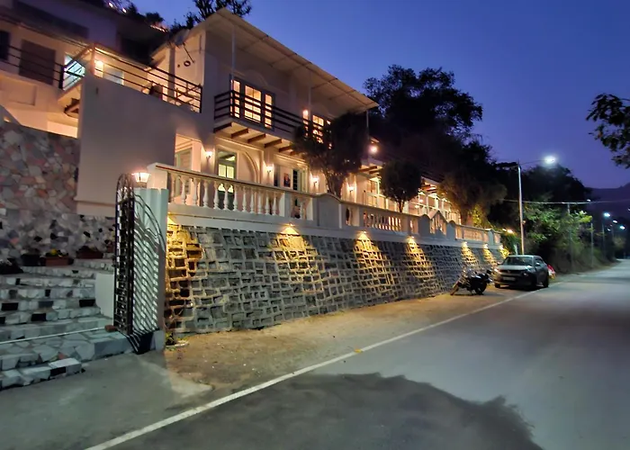 Happy Owls Lakeside Lodge Bhimtal