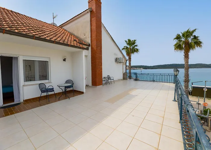 Villa Okruk-10 Meters Away From The Beach Okrug Gornji