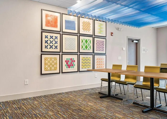 Holiday Inn Express & Suites Macon North By Ihg