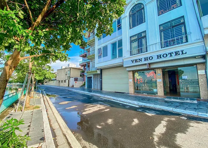 Ven Hồ Hotel Hà Nội