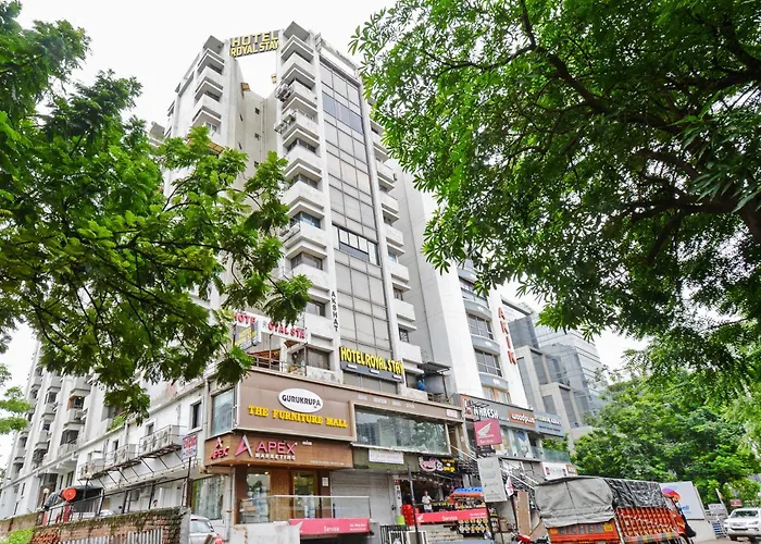 Hotel Royal Stay, Pakwan Sg Highway Ahmedabad