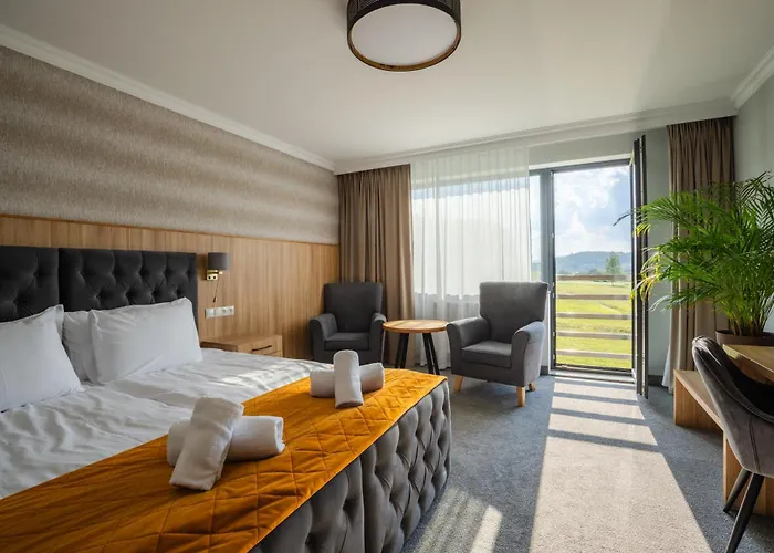 Hotel Mazurkowa & Wesela & Imprezy & Konferencje Jelenia Gora, Obok Restauracja Mazurkowa Chata