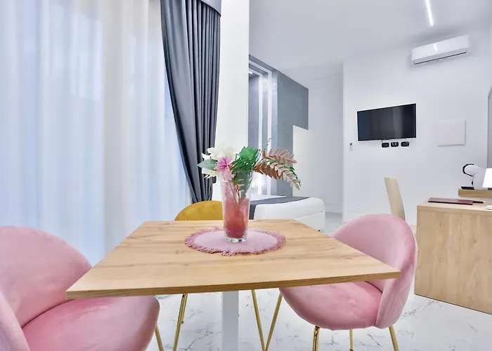 Hotiday Room Collection - Napoli Sant'Arcangelo