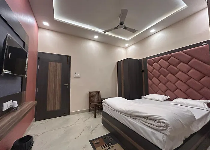 Dm Paying Guest House Varanasi