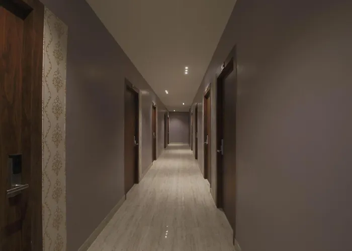Hotel Hi City Inn Near Isbt Guwahati