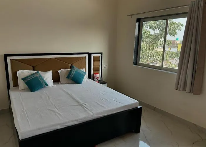 Maa Gayatri Dham Hotel Vrindāvan