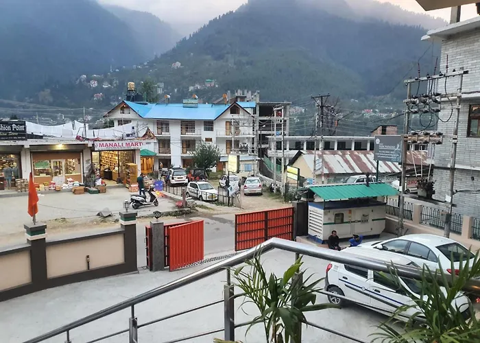 Manali Hotel Premium Park Paradise - Restaurant And Parking Facilities - Best Hotel In Manali