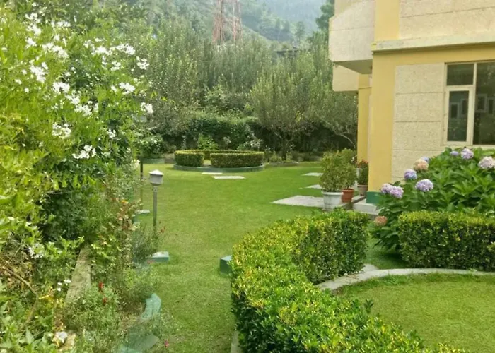 Manali Hotel Premium Park Paradise - Restaurant And Parking Facilities - Best Hotel In Manali