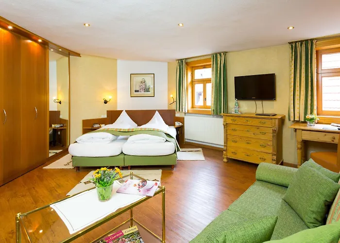 Hotel-Weinhaus Stern Buergstadt