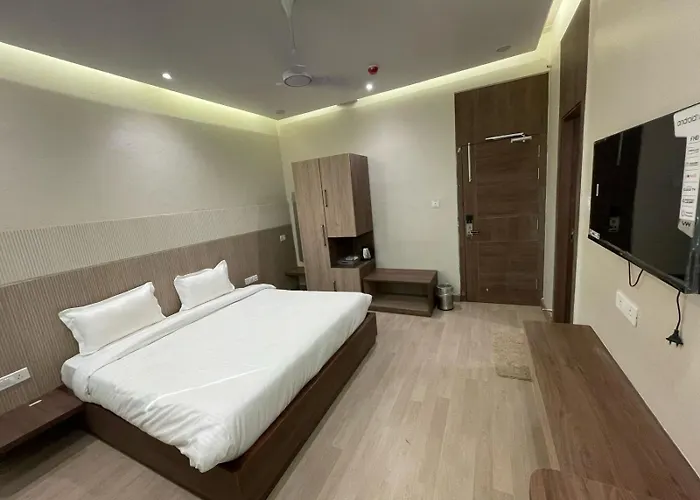 Aman Paradise Hotel & Banquets Kanpur