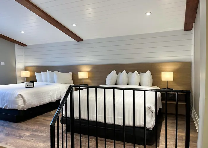 Colonial Hotel & Suites Grand Bend
