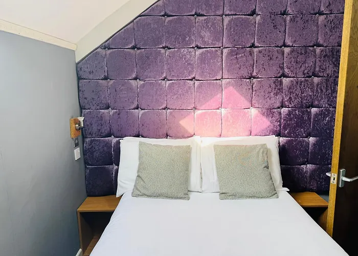 Hotels 24-7 - The Old Victoria Hotel Newport 