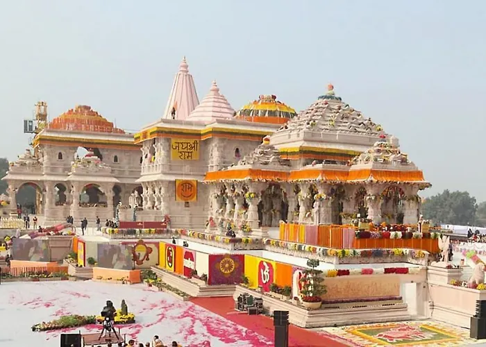 Shree Ayodhya Dham Guest House 300 Meter Away To Shree Ram Temple, Free Pickup And Wifi
