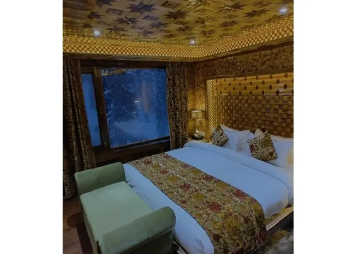 Hotel Shanu Premium Gulmarg