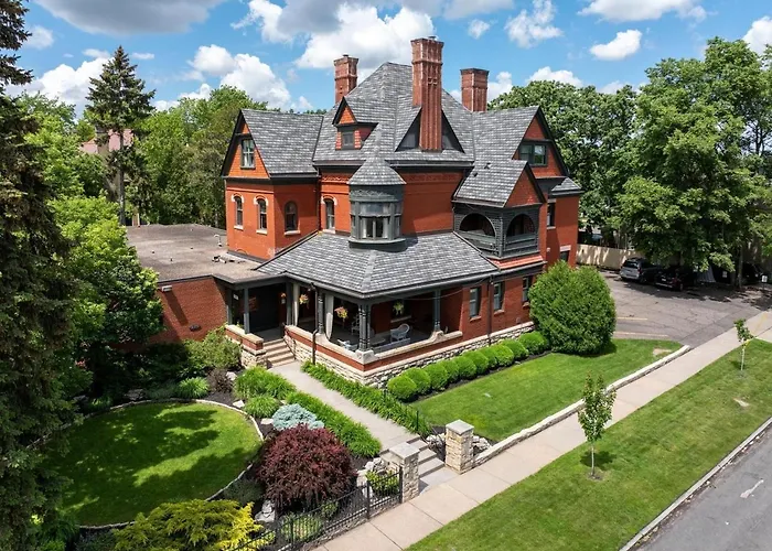The New Victorian Mansion B&B Saint Paul