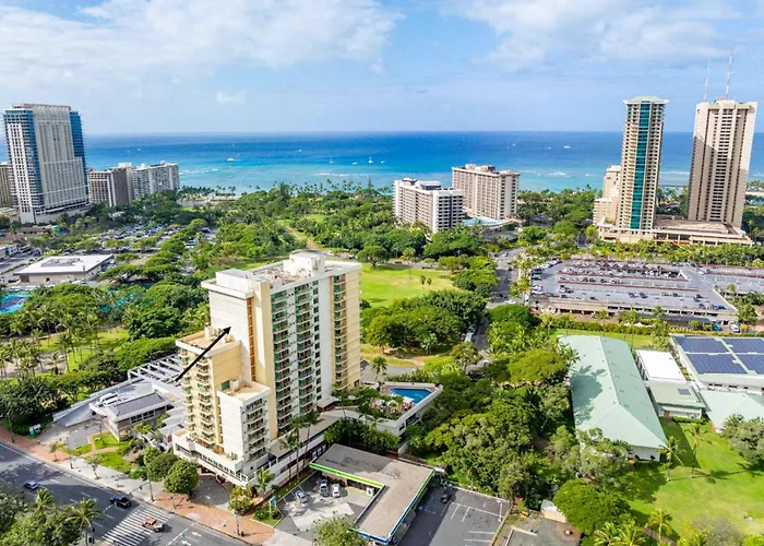Studio Private Owned At Luana Hotel & Suites, Partial Ocean & City View, No Resort, And Valet Parking 40 A Day Reduced In Room Rate!!! Honolulu