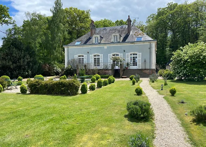 Hôtel les Grands Chênes Saint-Fargeau 