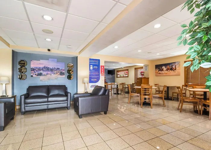 Econo Lodge Inn & Suites I-35 At Shawnee Mission Overland Park