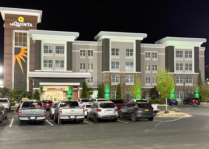 La Quinta By Wyndham Forsyth Hotel