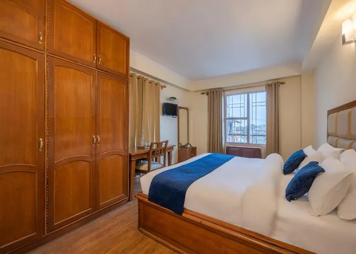 Hotel Deepwoods Shimla