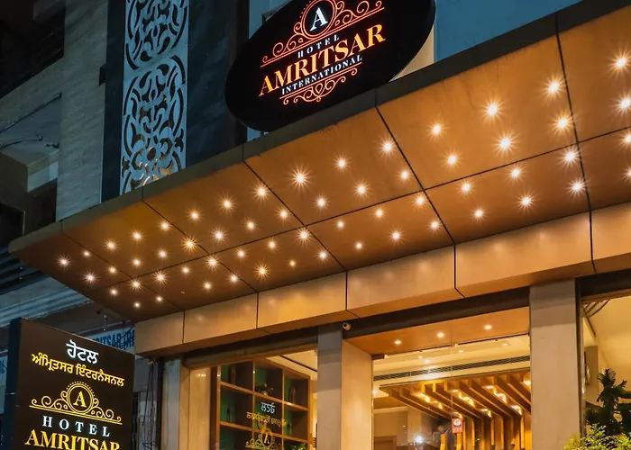 Hotel Amritsar International " 2 Minutes Walk From Amritsar Bus Stand "