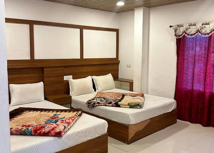 Ponnus Silver Star Munnar