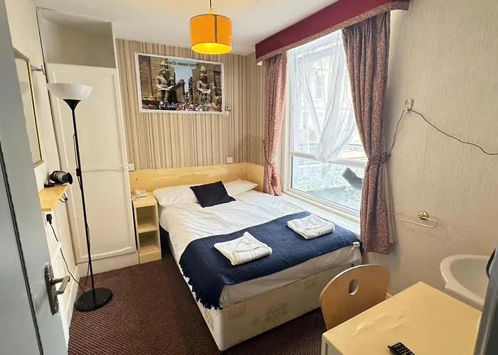 Warwick Road Rooms Londres
