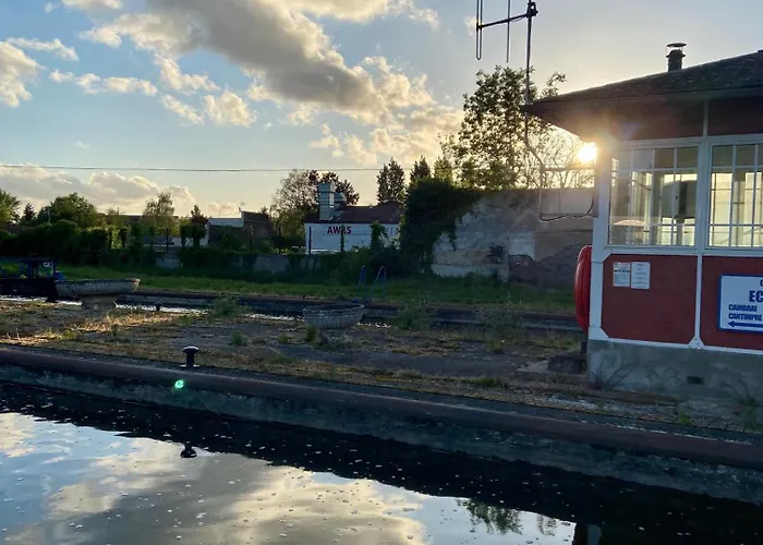 Suite Du Canal Cambrai