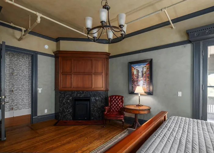 The New Victorian Mansion Bed & Breakfast Saint Paul