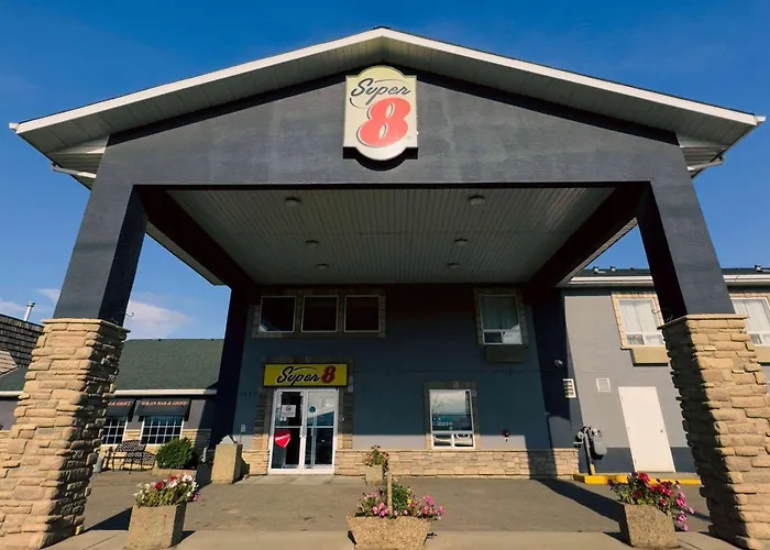 Super 8 By Wyndham Dawson Creek Hotel