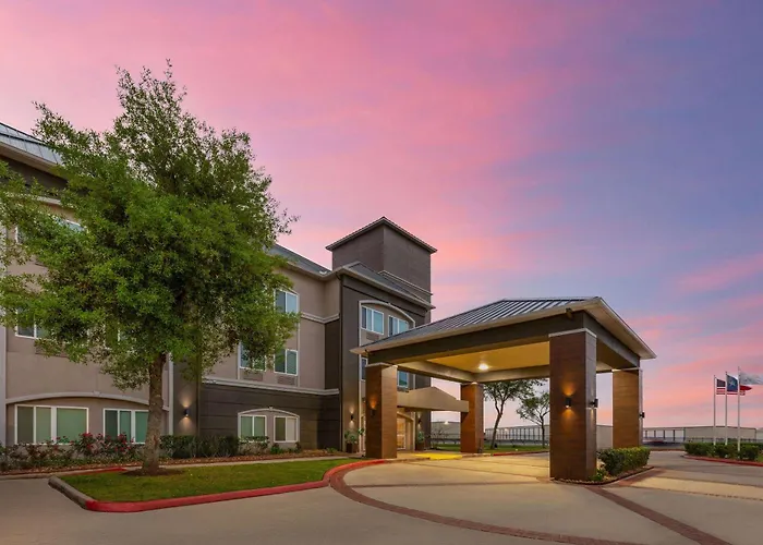 La Quinta By Wyndham Angleton Hotel