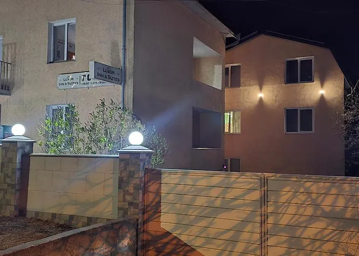Luxor Inn & Suites Чернівці