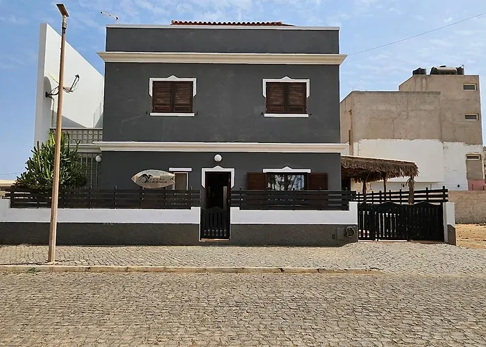 Blue Eagle Guesthouse - Casa de hospedes Santa María
