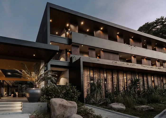 The Funny Lion - El Nido Hotel