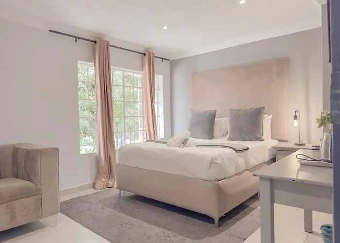 Amoris Guesthouse - Hillcrest Brooklyn Pretoria