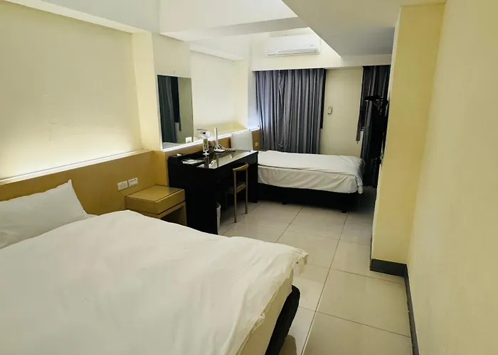 Kiwi Express Hotel - Kaohsiung Station