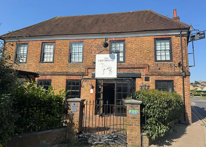 Oyo The Greyhound Inn Gerrards Cross