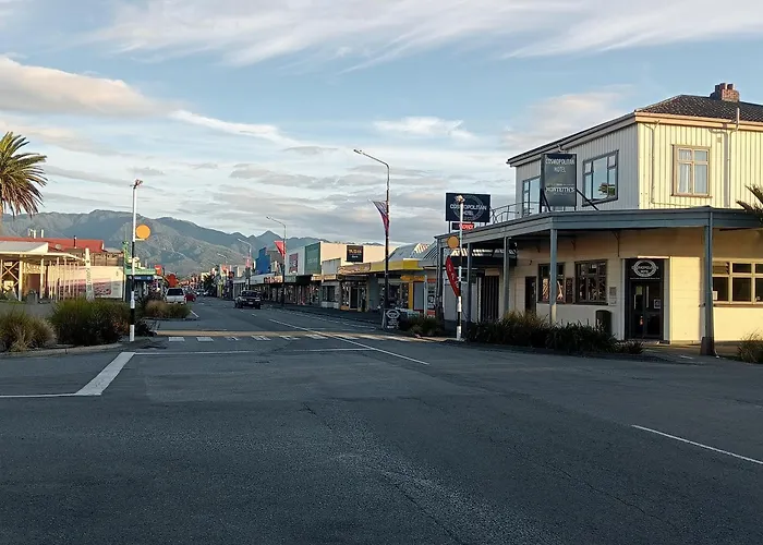 Cosmopolitan Hotel, Pub, Restaurant And Gaming Room Westport