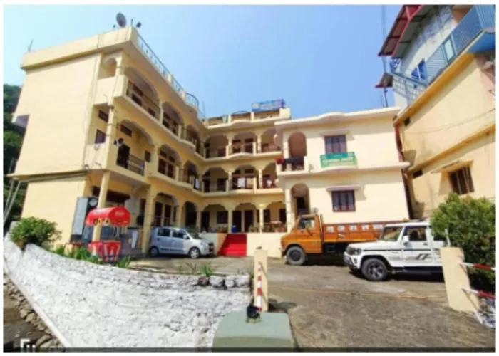 Hotel Gujrat Bhawan, Phata