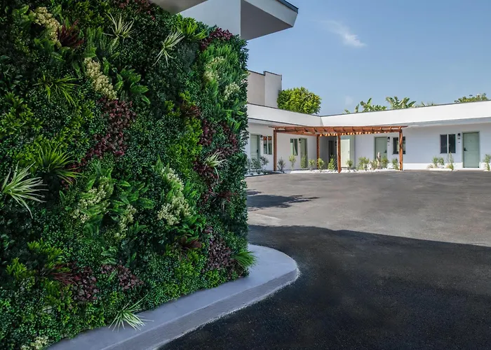 The Leef Hotel Glendale