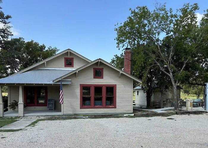 Medina River Oaks Courts